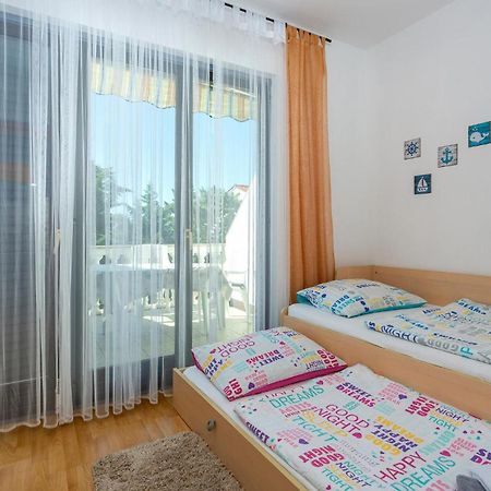 Beautiful Apartment In Malinska With Kitchen 외부 사진