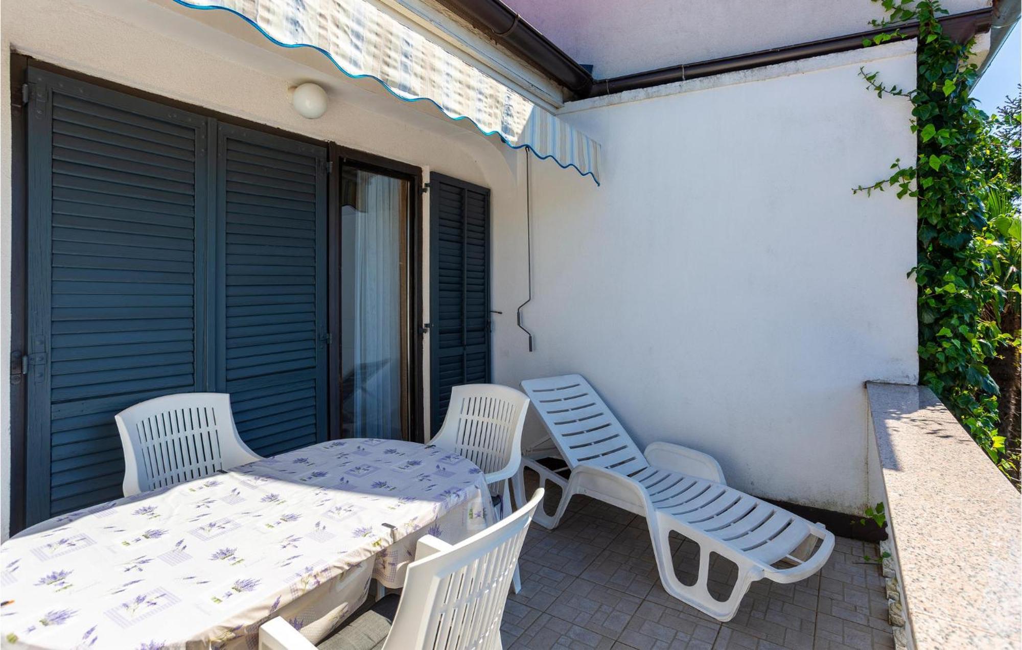 Beautiful Apartment In Malinska With Kitchen 외부 사진