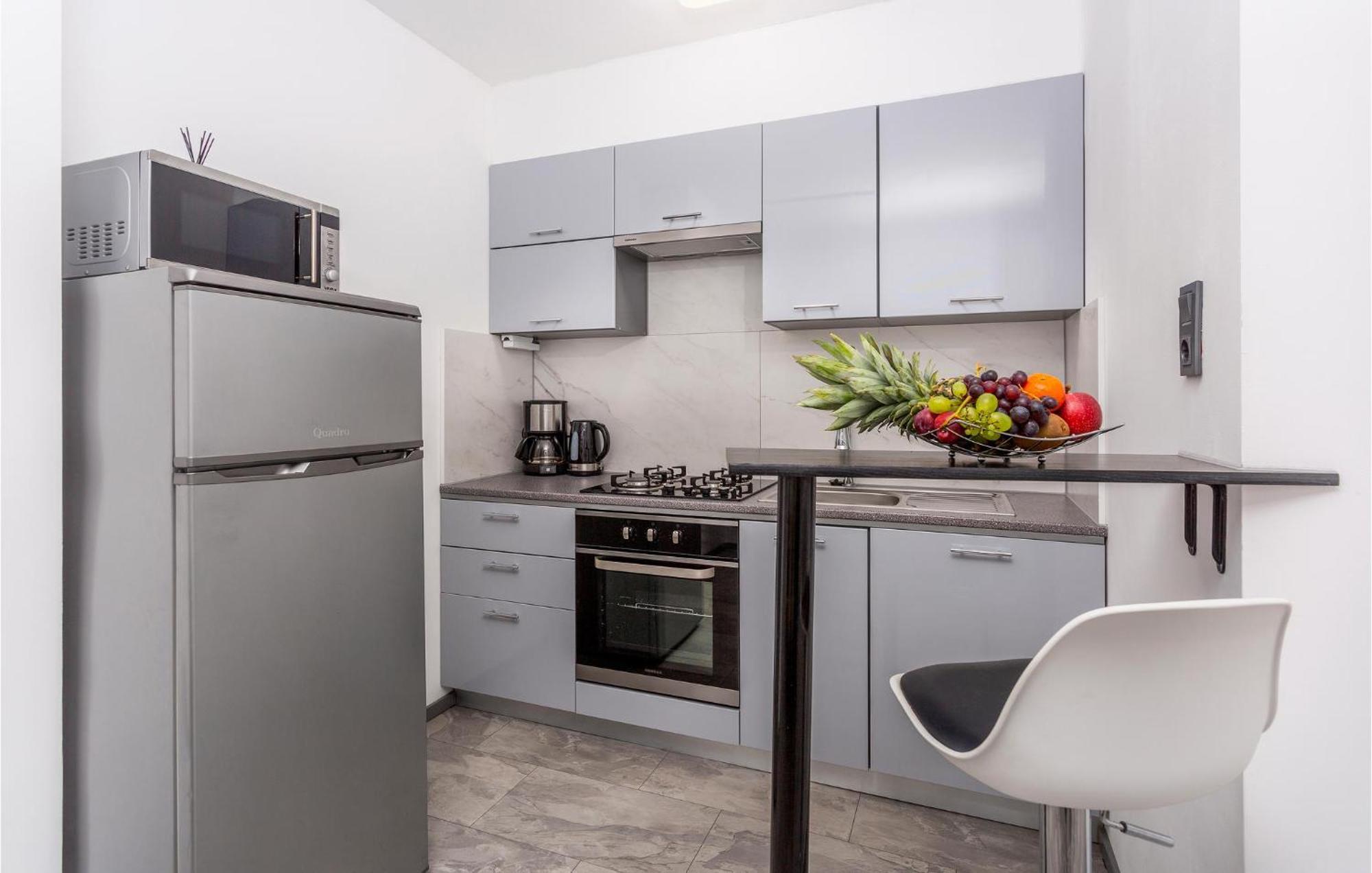 Beautiful Apartment In Malinska With Kitchen 외부 사진