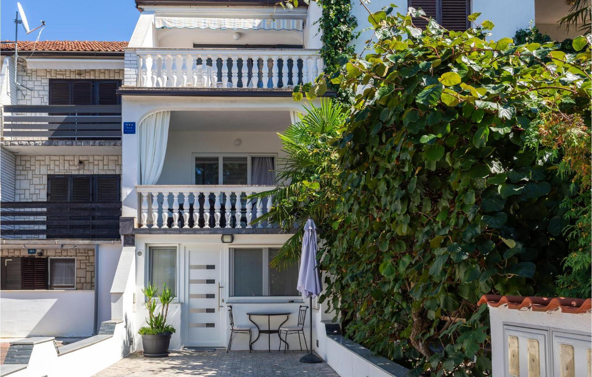 Beautiful Apartment In Malinska With Kitchen 외부 사진