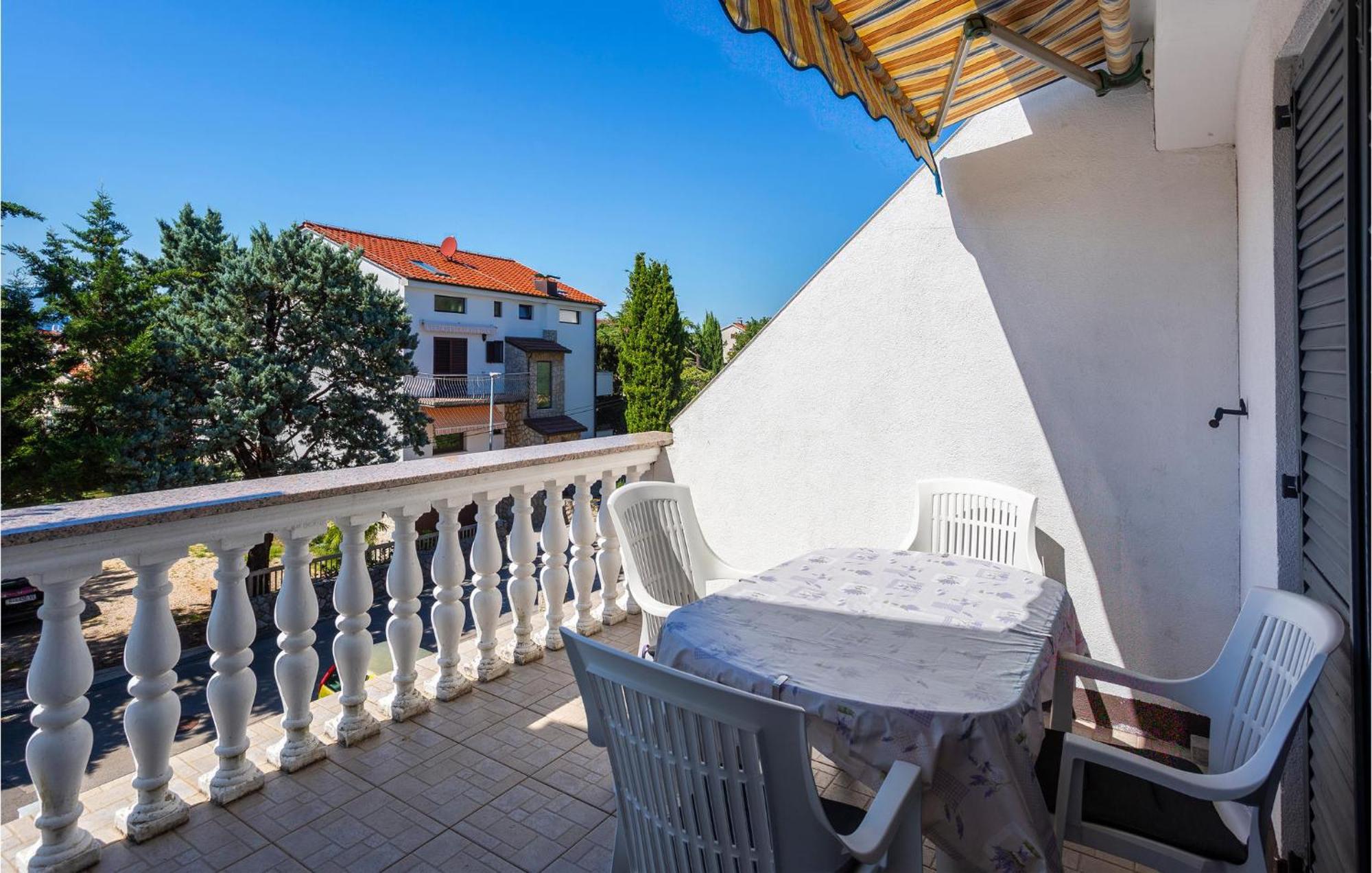 Beautiful Apartment In Malinska With Kitchen 외부 사진